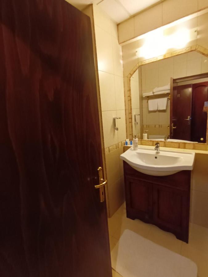 Hotel Mara Baia Mare Exteriör bild