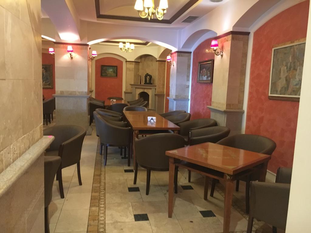 Hotel Mara Baia Mare Exteriör bild